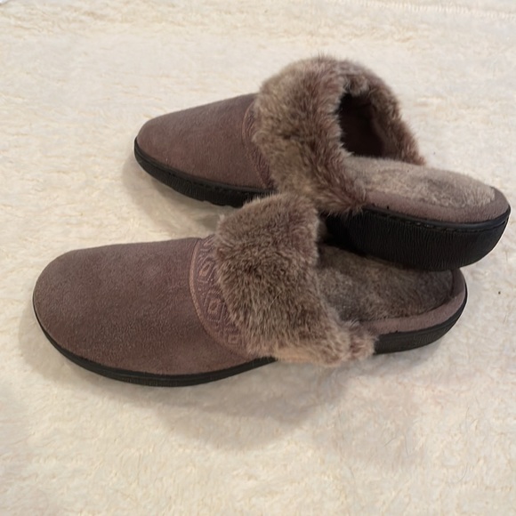 Isotoner Slippers Faux Fur Slip On Slippers Size 7.5-8 - Picture 9 of 9